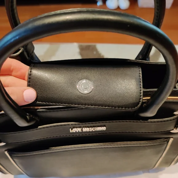 Gorgeous Love Moschino handbag - Picture 5 of 7